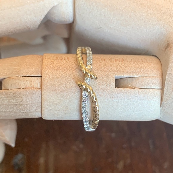 14K Diamond Two-Tone Ring - Picture 3 of 9